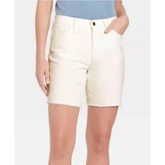 Universal Thread Pants - Universal Thread Women's Vintage Bermuda Jean Shorts Size 14 White EUC raw‎ Hem